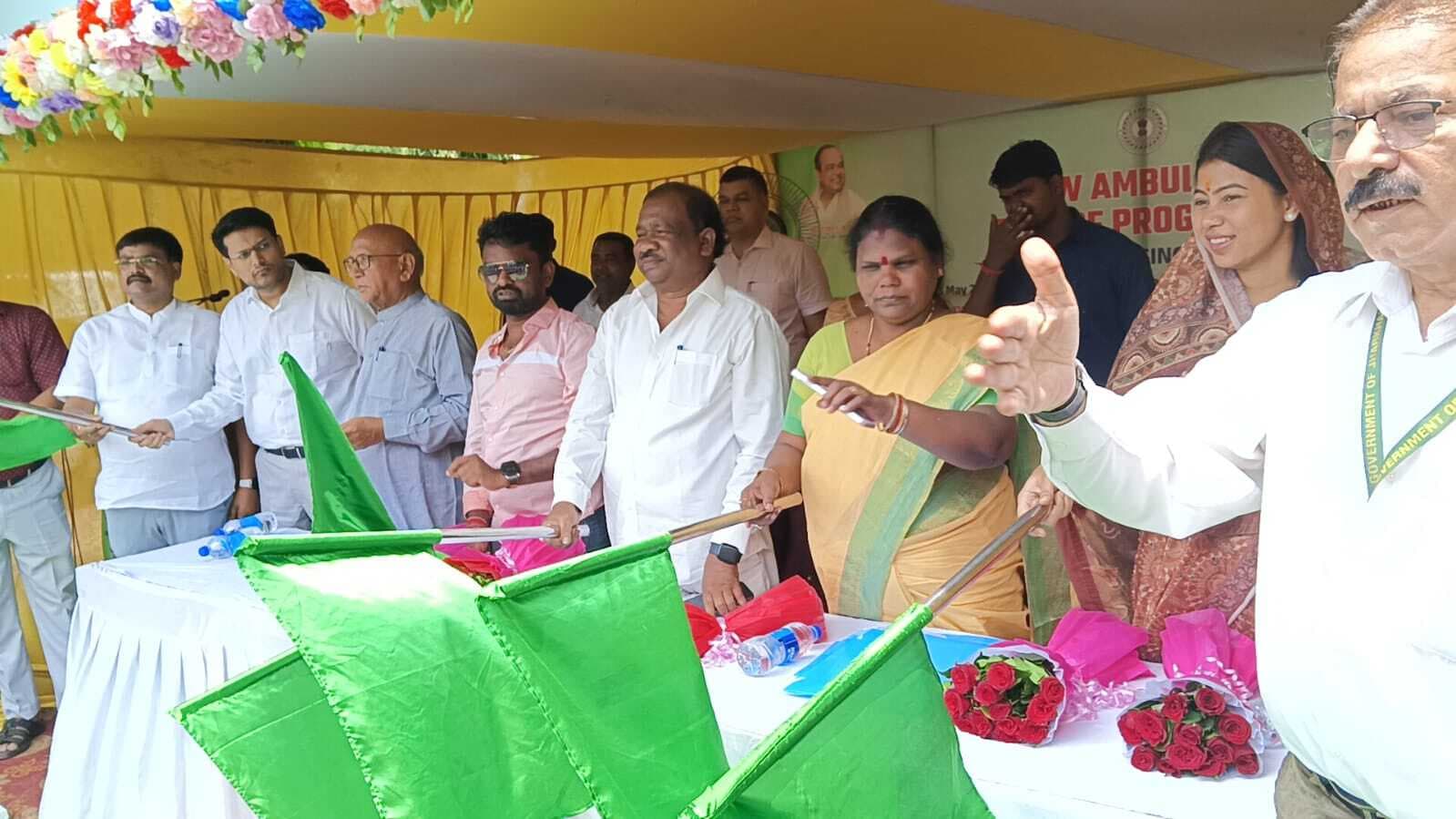 Jamshedpur news. ग्रामीण व दूरदराज क्षेत्रों में स्वास्थ्य सेवा पहुंचाने के लिए एंबुलेंस अत्यंत जरूरी : रामदास सोरेन