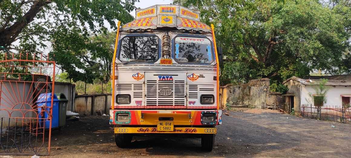 पुलिस ने जोबाडीह से कोयला लदा ट्रक किया जब्त