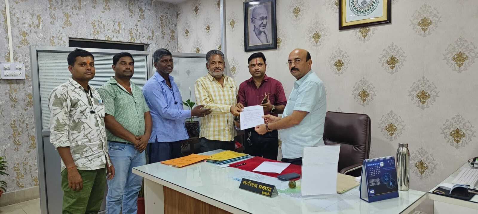 Jamshedpur news. भाजपा नेताओं ने की मानगो बस स्टैंड से भुइयांडीह बर्निंग घाट तक कैमरा व स्ट्रीट लाइट लगाने की मांग