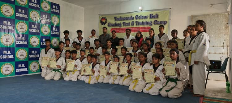 52 ताइक्वांडो खिलाड़ियों को मिला कलर बेल्ट और प्रमाण पत्र
