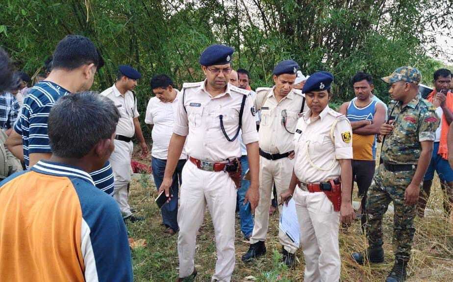 पिता की धारदार हथियार से गला रेत कर कर दी हत्या, सनसनी