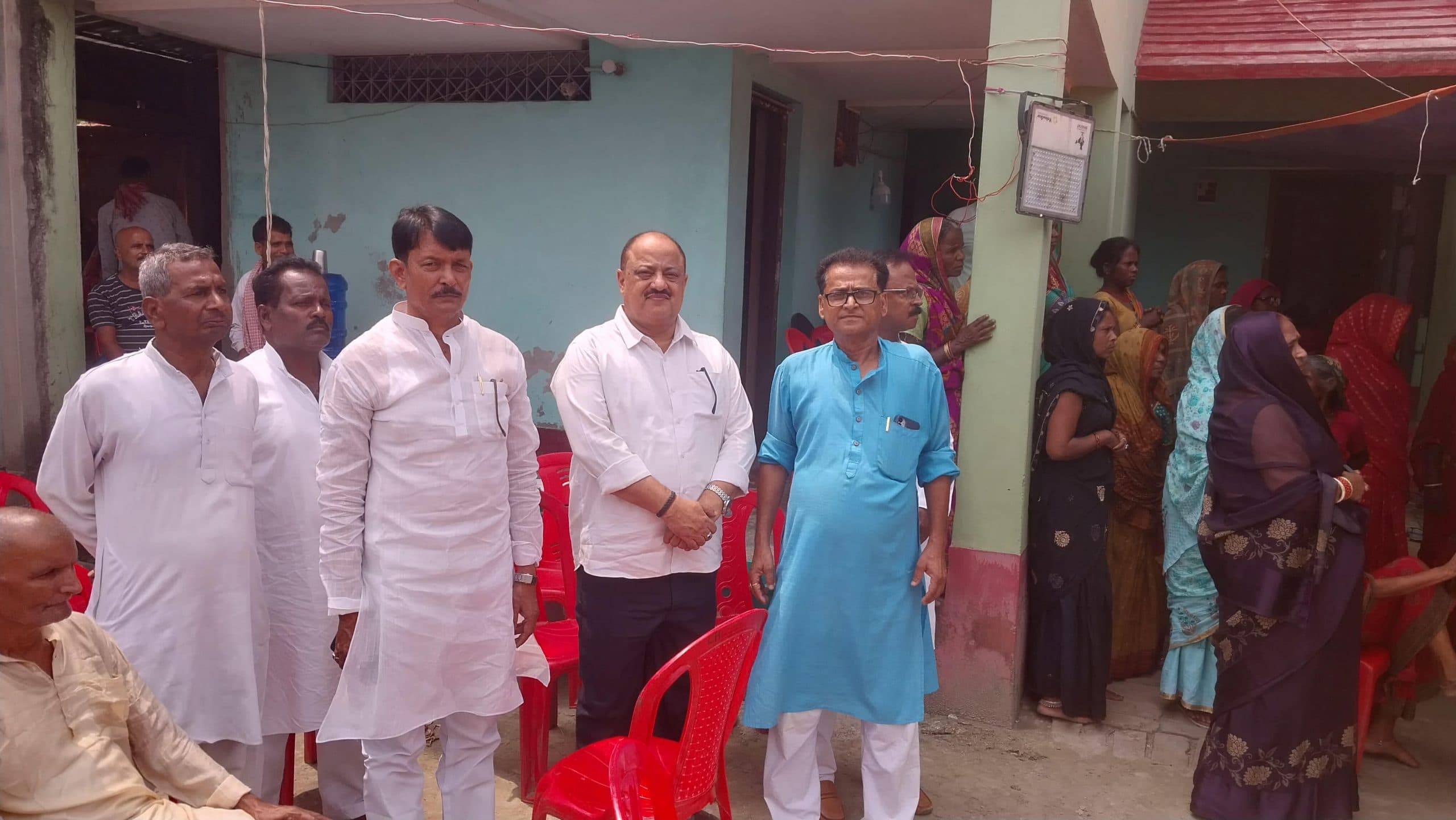 पूर्व मुखिया के निधन पर शोक, दर्शन को उमड़े लोग