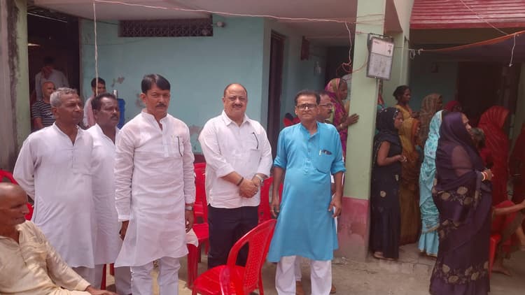 पूर्व मुखिया के निधन पर शोक, दर्शन को उमड़े लोग