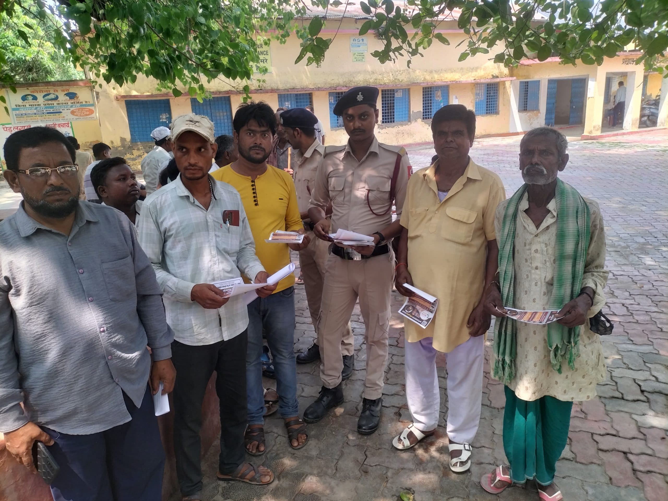 अग्निशामक टीम ने लोगों को आग से बचाव  की दी जानकारी