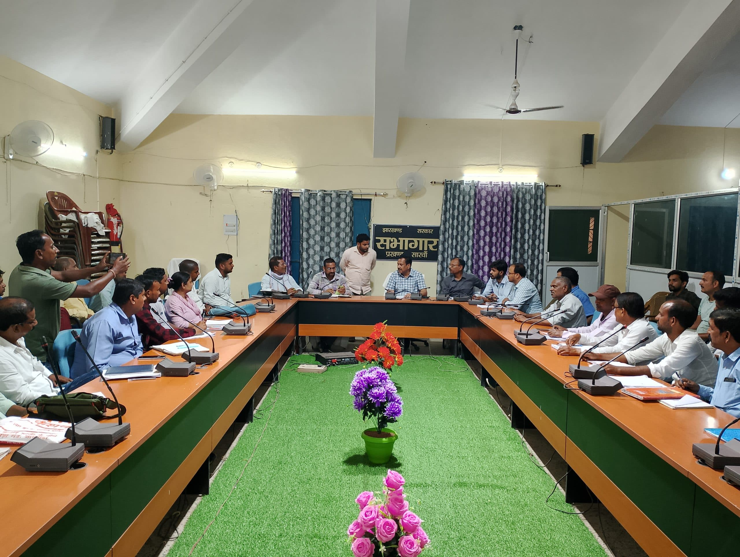 लाभुकों को प्रेरित कर आवास निर्माण के लक्ष्य प्राप्त करें : बीडीओ