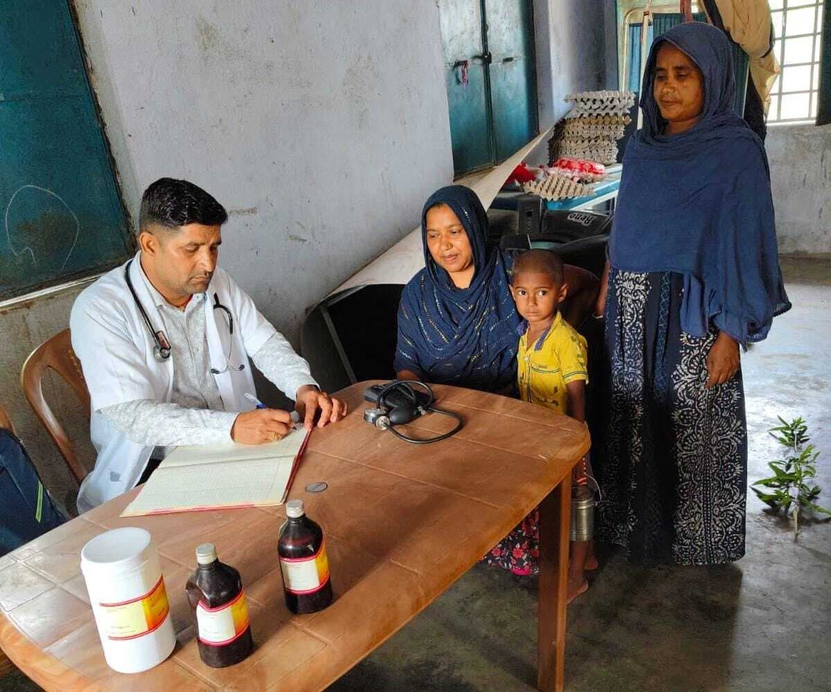 आयुष शिविर में 59 लोगों की हुई स्वास्थ्य जांच