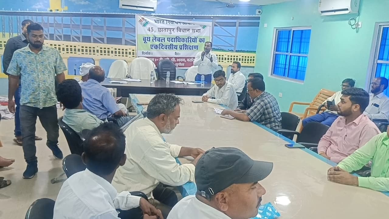 बीएलओ का कार्यशाला संपन्न, मतदाता सूची में नाम जोड़ने और हटाने की दी जानकारी