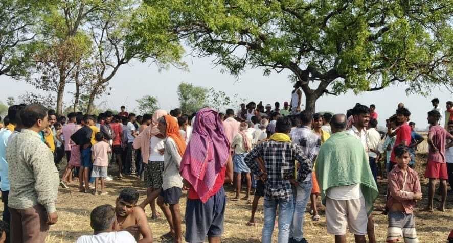 पेड़ से लटका मिला युवक का शव, नौ दिन बाद होनी थी शादी