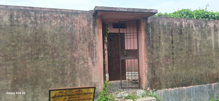 पीएचसी कुर्साकांटा में शौचालय बना शोभा की वस्तु