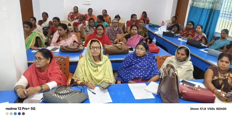 शंभुगंज में बीएलओ को दिया गया प्रशिक्षण