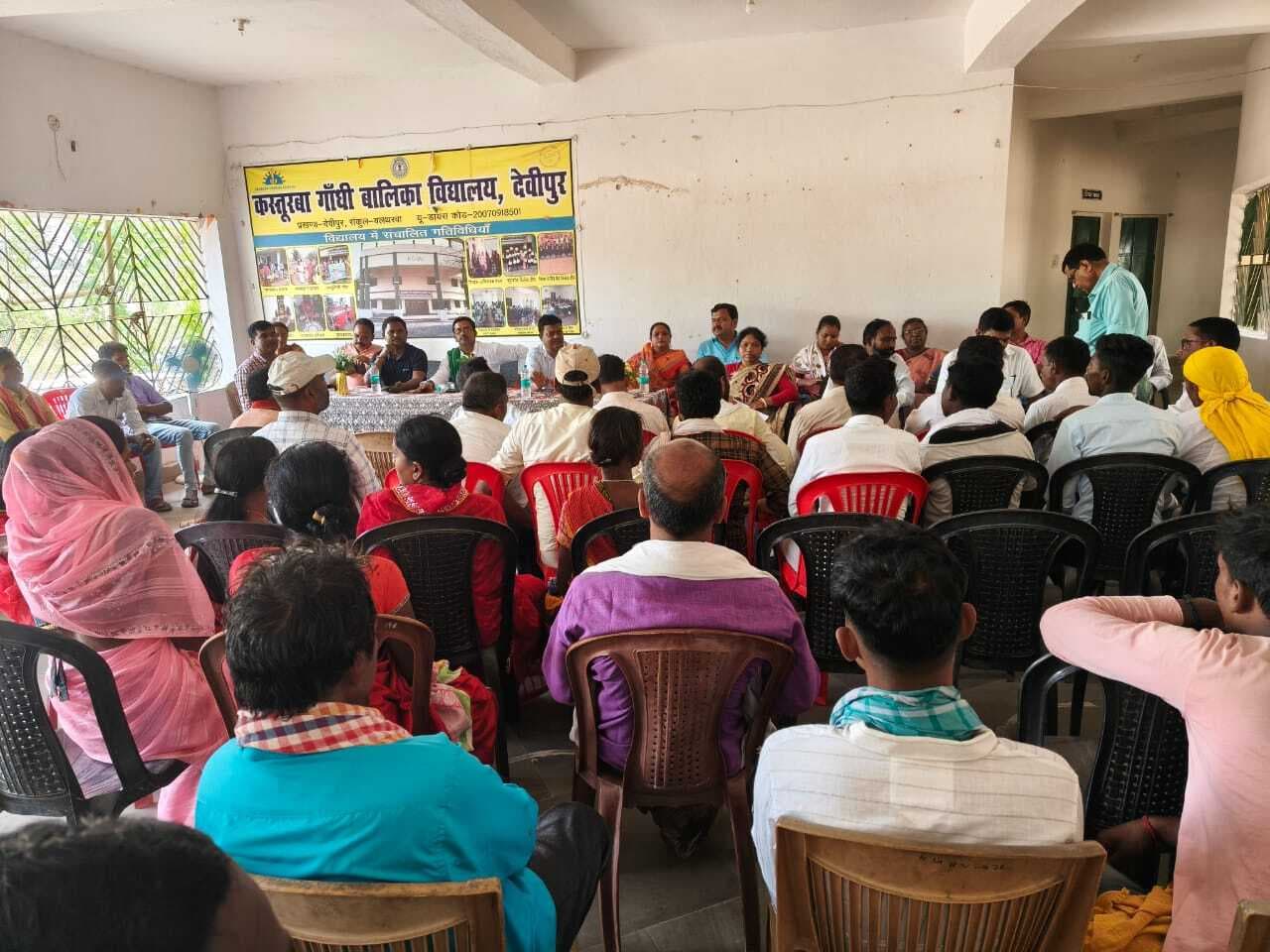 छात्राओं को कस्तूरबा विद्यालय में वापस लाने में करें सहयोग : बीडीओ