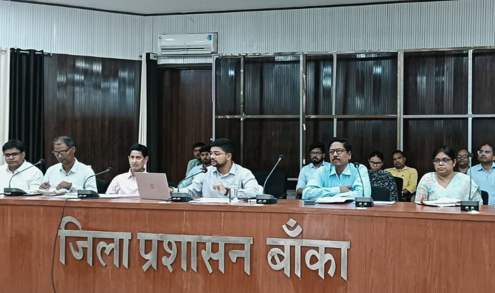 विशेष विकास शिविर में प्राप्त आवेदनों का शीघ्र करें निष्पादन : डीएम