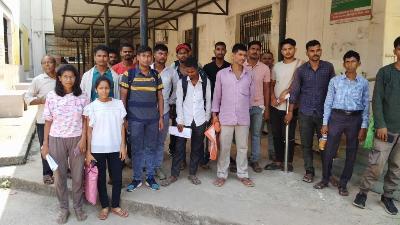 बिजली आपूर्ति ठप रहने से मचा हाहाकार, बीएसईबी के क्षेत्रीय कार्यालय में विद्यार्थियों ने किया हंगामा