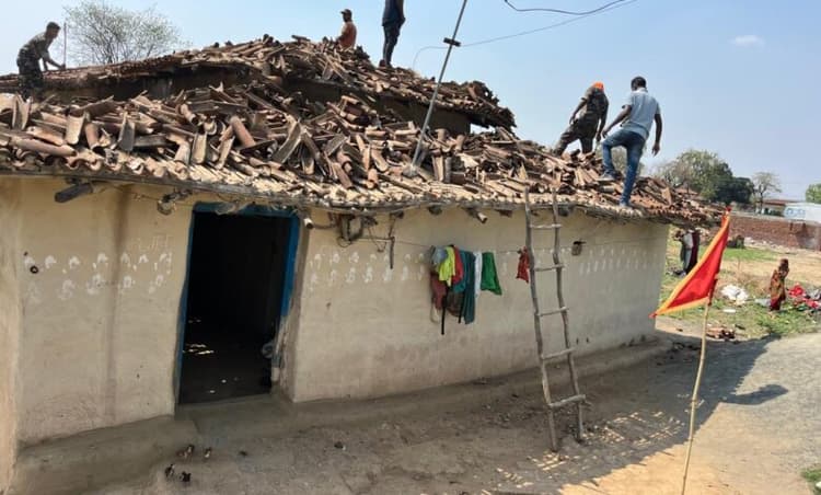 अपराधी राहुल सिंह के घर की कुर्की-जब्ती