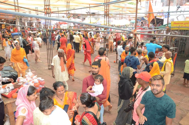 Deoghar news : मंगलवार को बाबा मंदिर में रहा सन्नाटा, केवल 790 ने कूपन लेकर किया जलार्पण