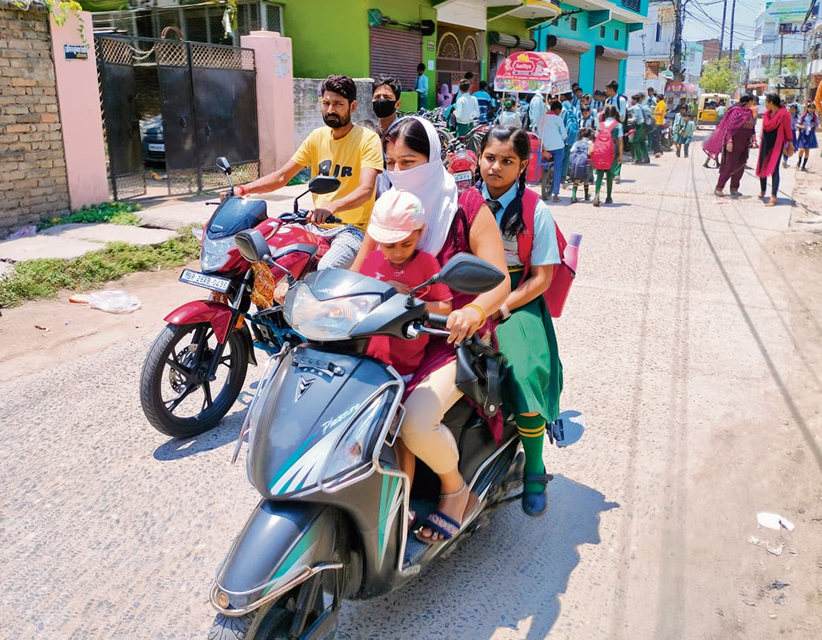 Gopalganj News : सूर्य के दहकते ही तीखी धूप और उमस भरी गर्मी ने किया बेहाल