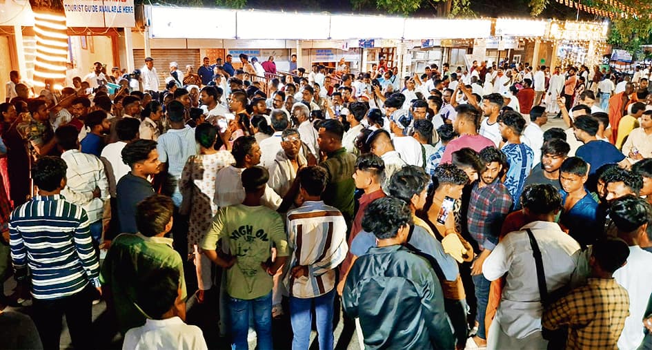 Gaya News : दुर्घटना में बाइक सवार की मौत, सड़क जाम