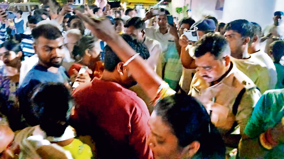 Gaya News : महाबोधि मंदिर में इंट्री के दौरान भिक्षुओं ने किया हंगामा