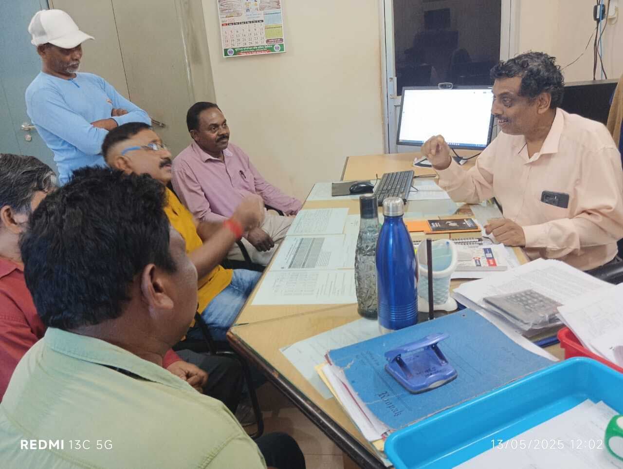 West Singhbhum News : मजदूरों की बकाया राशि का दो दिनों में भुगतान होगा