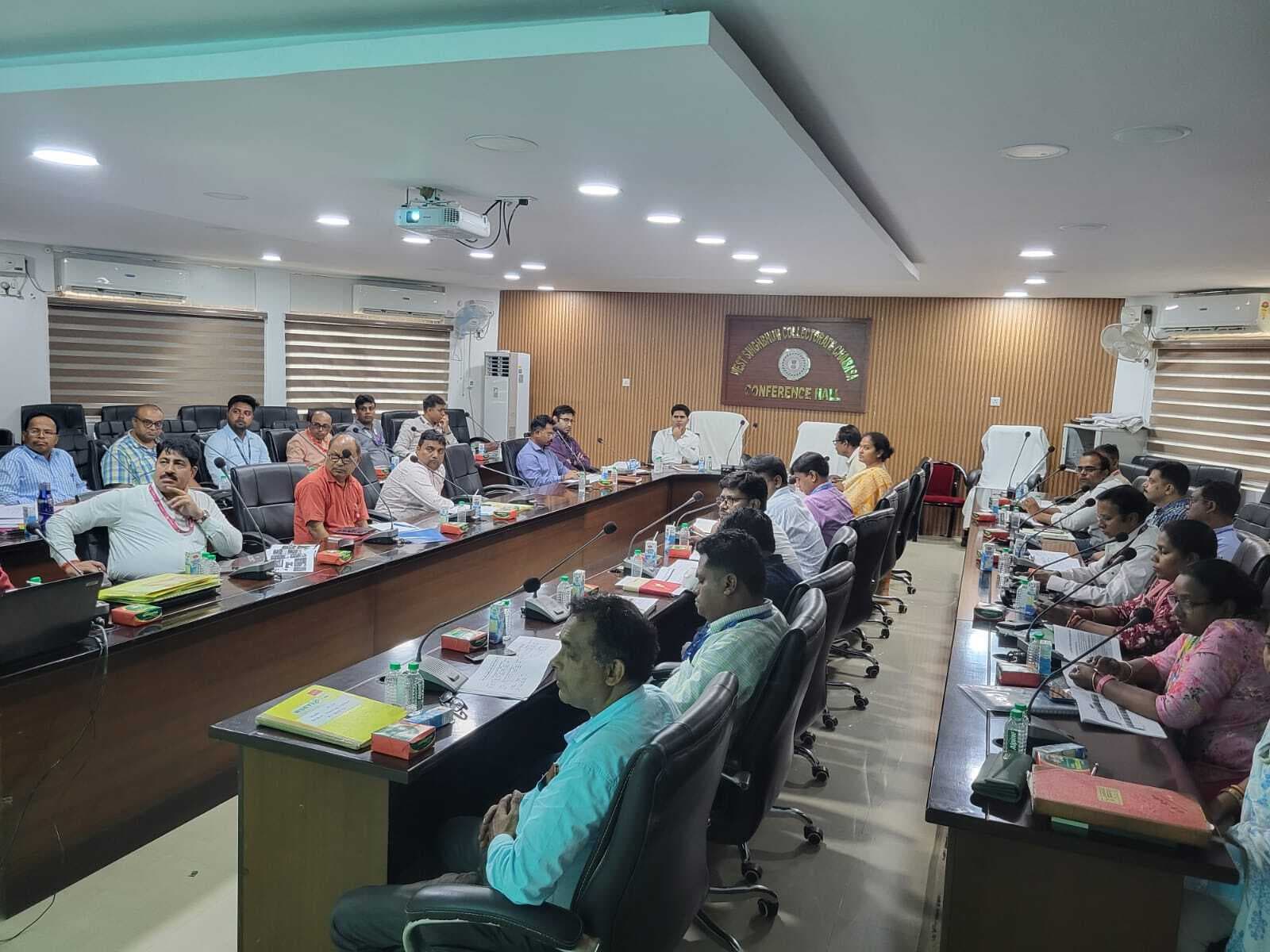 Chaibasa News : अबुआ व पीएम आवास के लाभुकों को तीसरी किस्त का भुगतान करें बैंक : डीडीसी