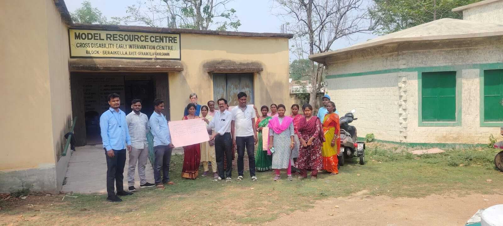 Seraikela News : विद्यालय प्रबंधन समिति के सदस्यों को कार्य व दायित्व की जानकारी दी गयी