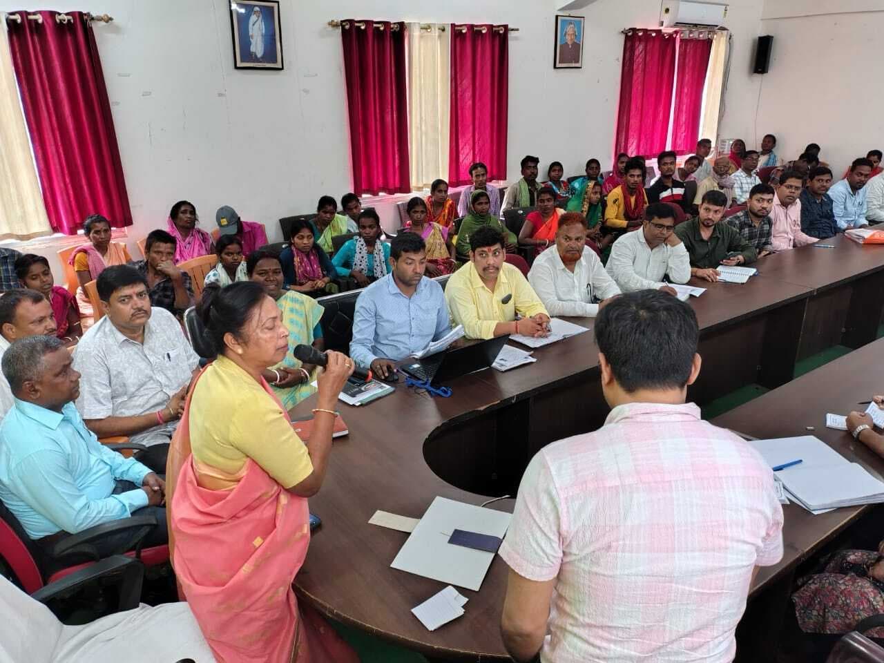 पेयजल व बिजली संकट का त्वरित गति से करें समाधान