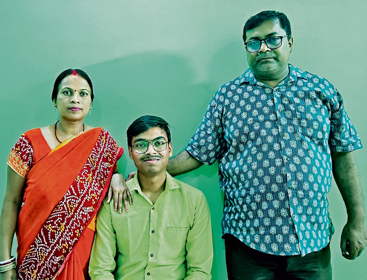 West Singhbhum News : 10वीं में सीकेपी का आशीष शाह बना जिला का टॉपर