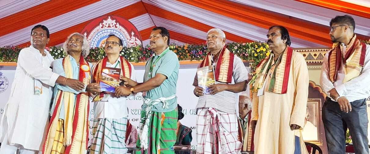 Rourkela News : पंडित रघुनाथ मुर्मू के जीवन व साहित्यिक योगदान पर वक्ताओं ने किया विमर्श