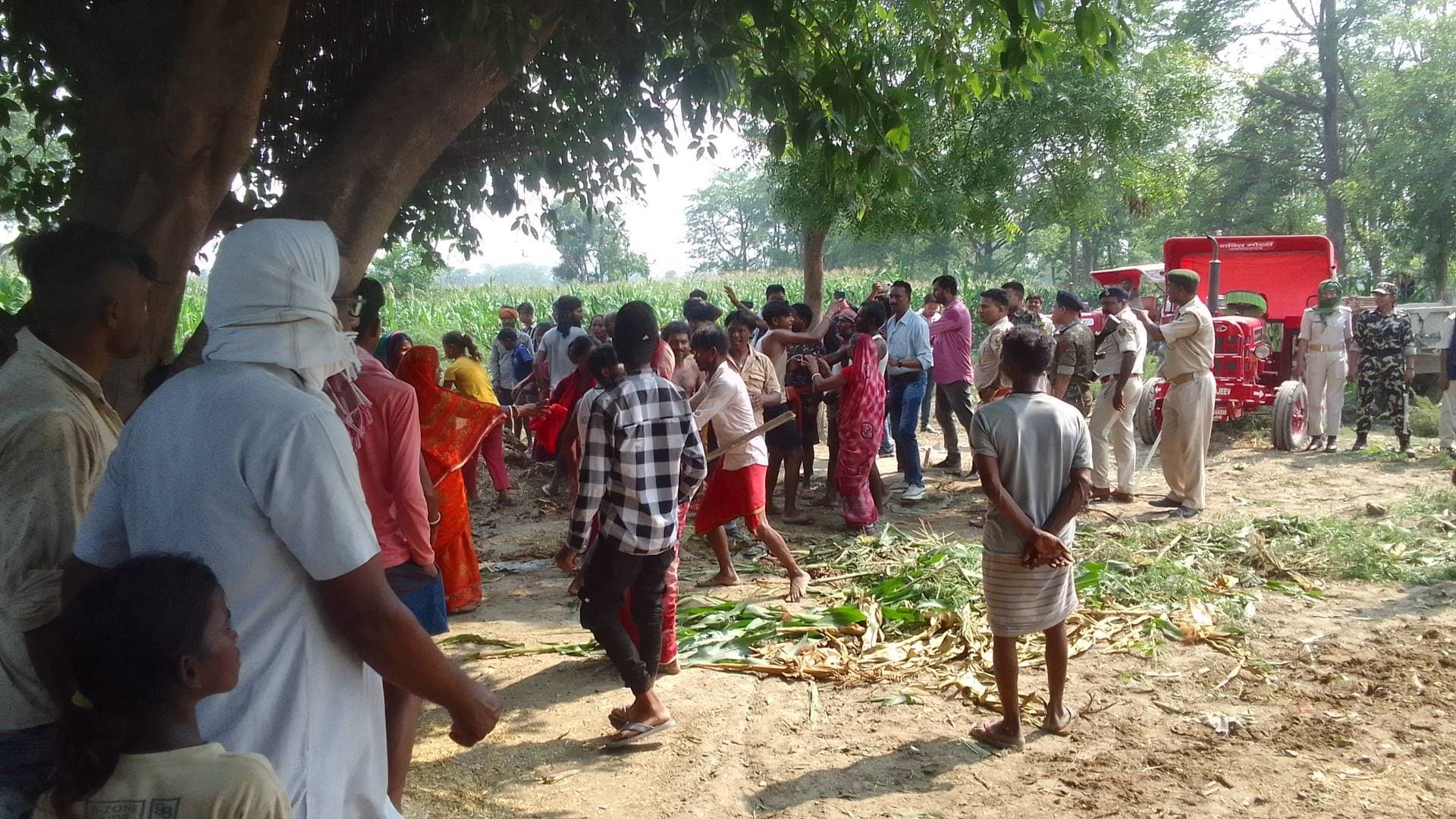 Samastipur News:अतिक्रमणमुक्त कराकर भूधारियों को कराया गया कब्जा