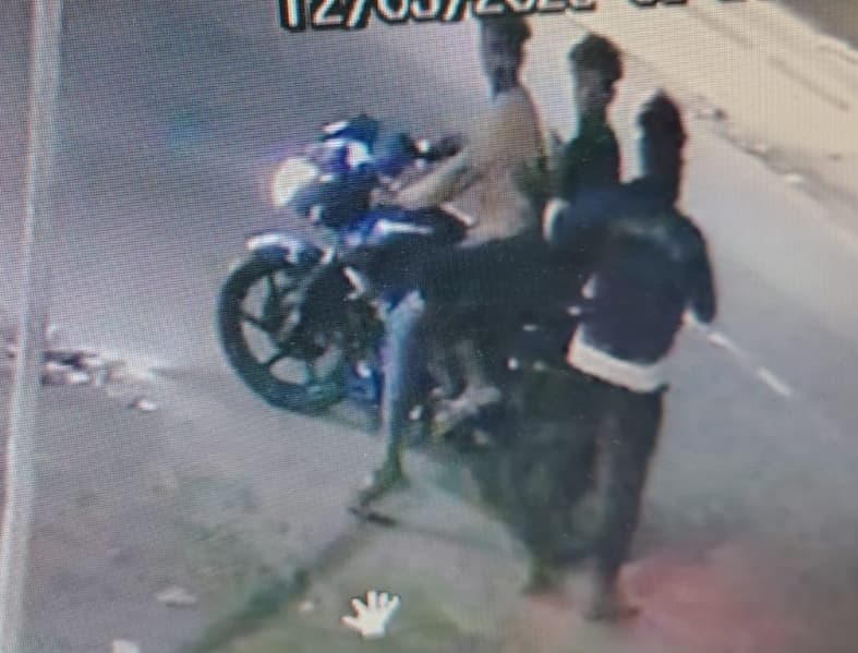 Dhanbad News: डुमरा में चोरों ने सेल्स दुकान का ताला तोड़ा, गतिविधि सीसीटीवी में कैद