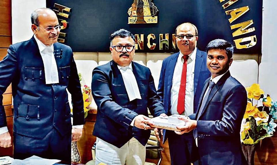 Ranchi News : राज्य के 496 न्यायिक पदाधिकारियों को हाइकोर्ट ने दिया टैब