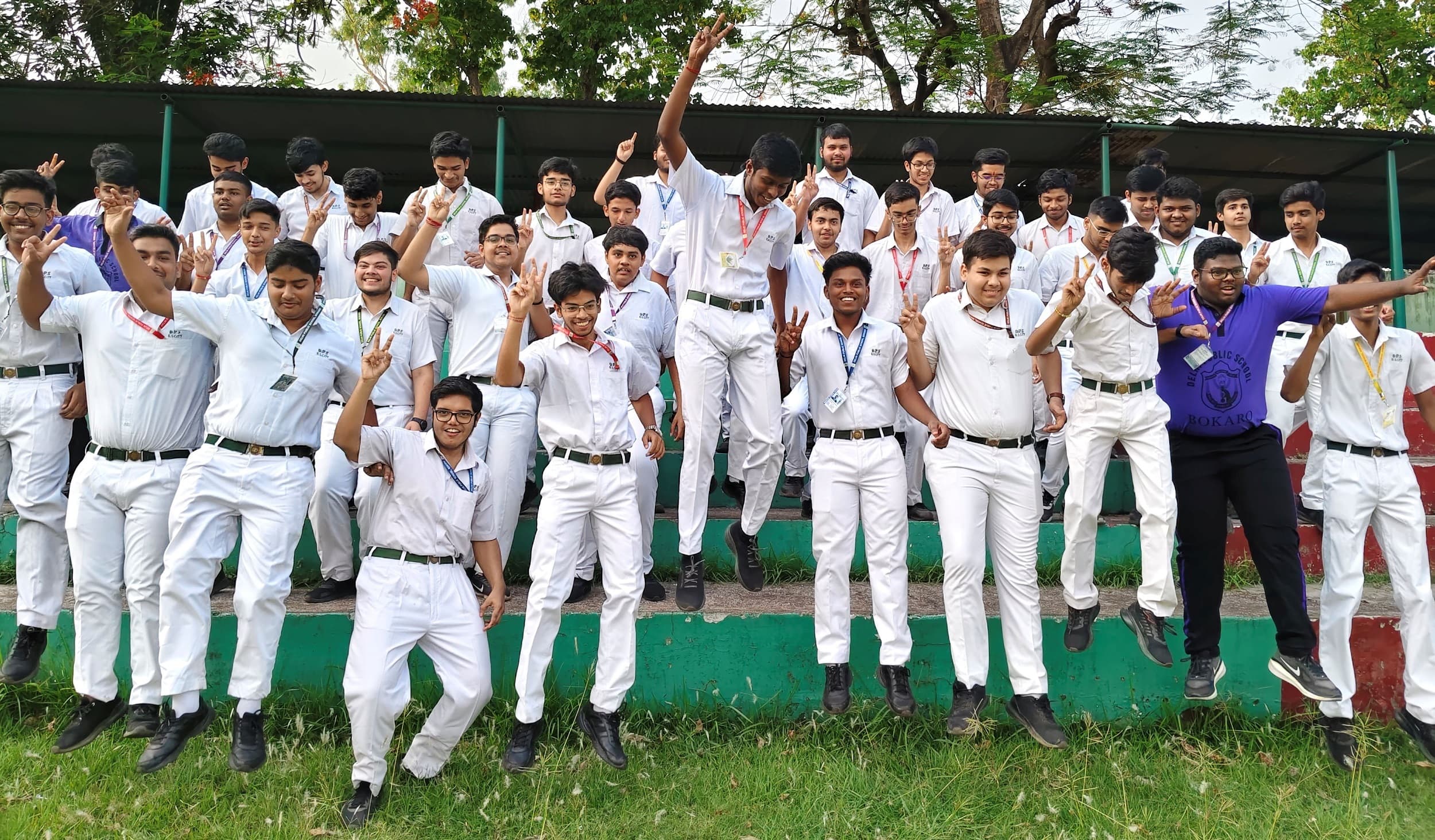 Bokaro News : डीपीएस बोकारो : 10वीं बोर्ड में 97.60 फीसदी अंक लाकर अरायना, रूही और दिव्य संयुक्त रूप से बने स्कूल टॉपर