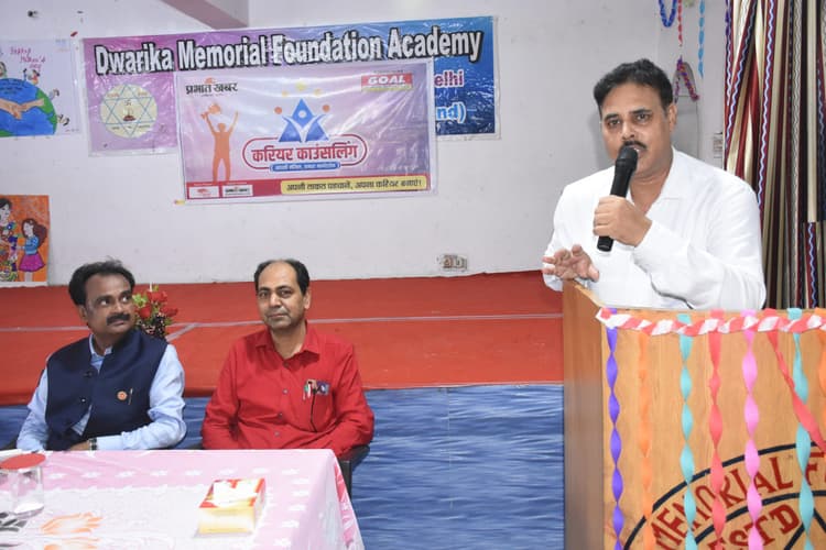 Dhanbad News : सही दिशा में मेहनत खोलती है बेहतर करियर का द्वार