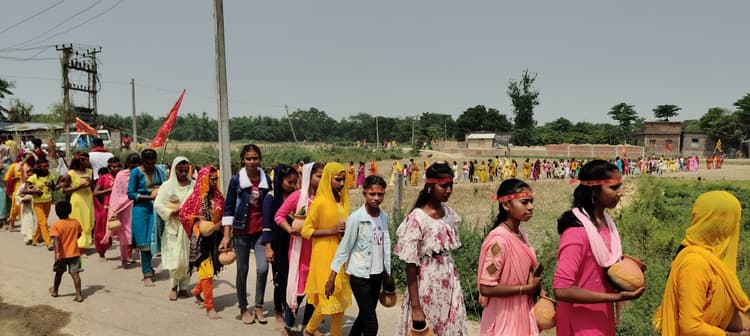 Motihari: लक्ष्मी-नारायण महायज्ञ को ले कन्याओं ने निकाली कलशयात्रा