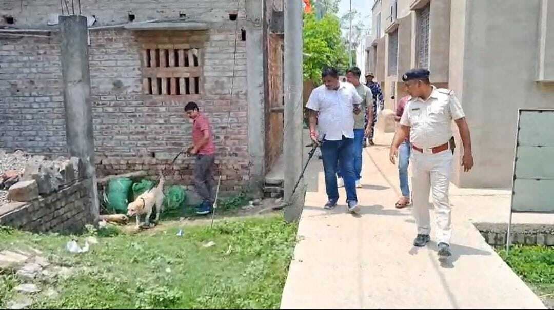 समशेरगंज में दो दर्जन देसी बम बरामद , बम निरोधक दस्ता ने किया निष्क्रिय