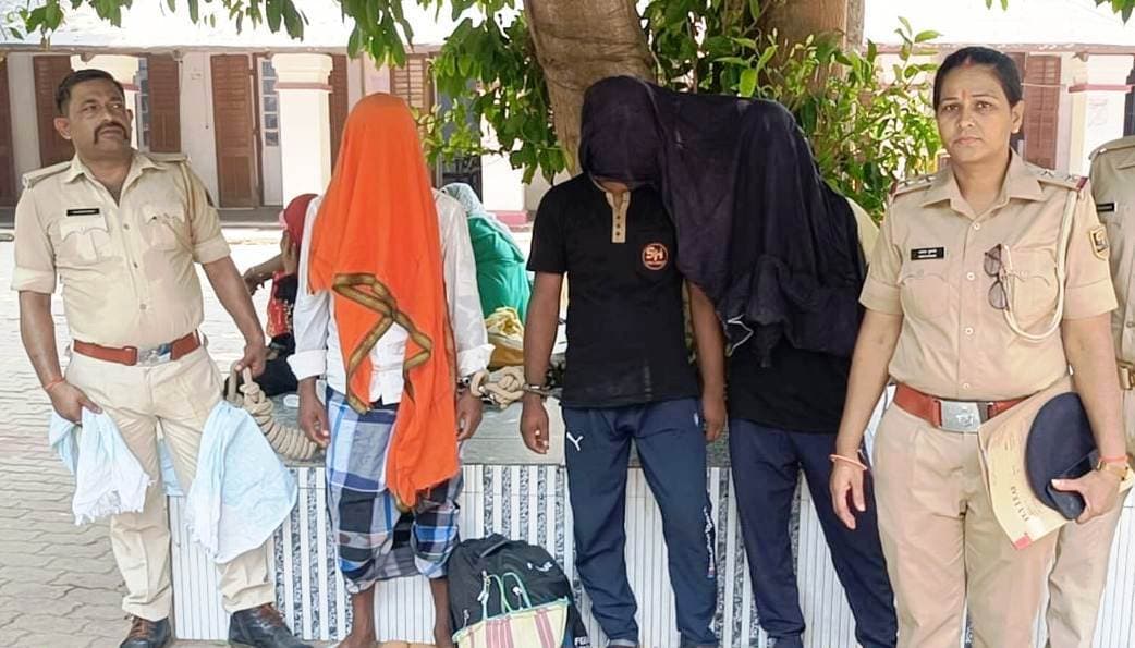 दियारा में अपराध की घटना को अंजाम देने जुटे तीन अपराधी हथियार व कारतूस के साथ गिरफ्तार