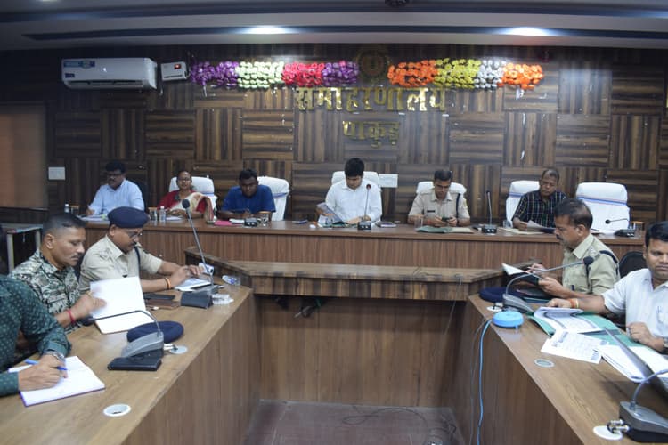 नशीले पदार्थ व दवाइयां बेचने वालों पर करें कार्रवाई: डीसी