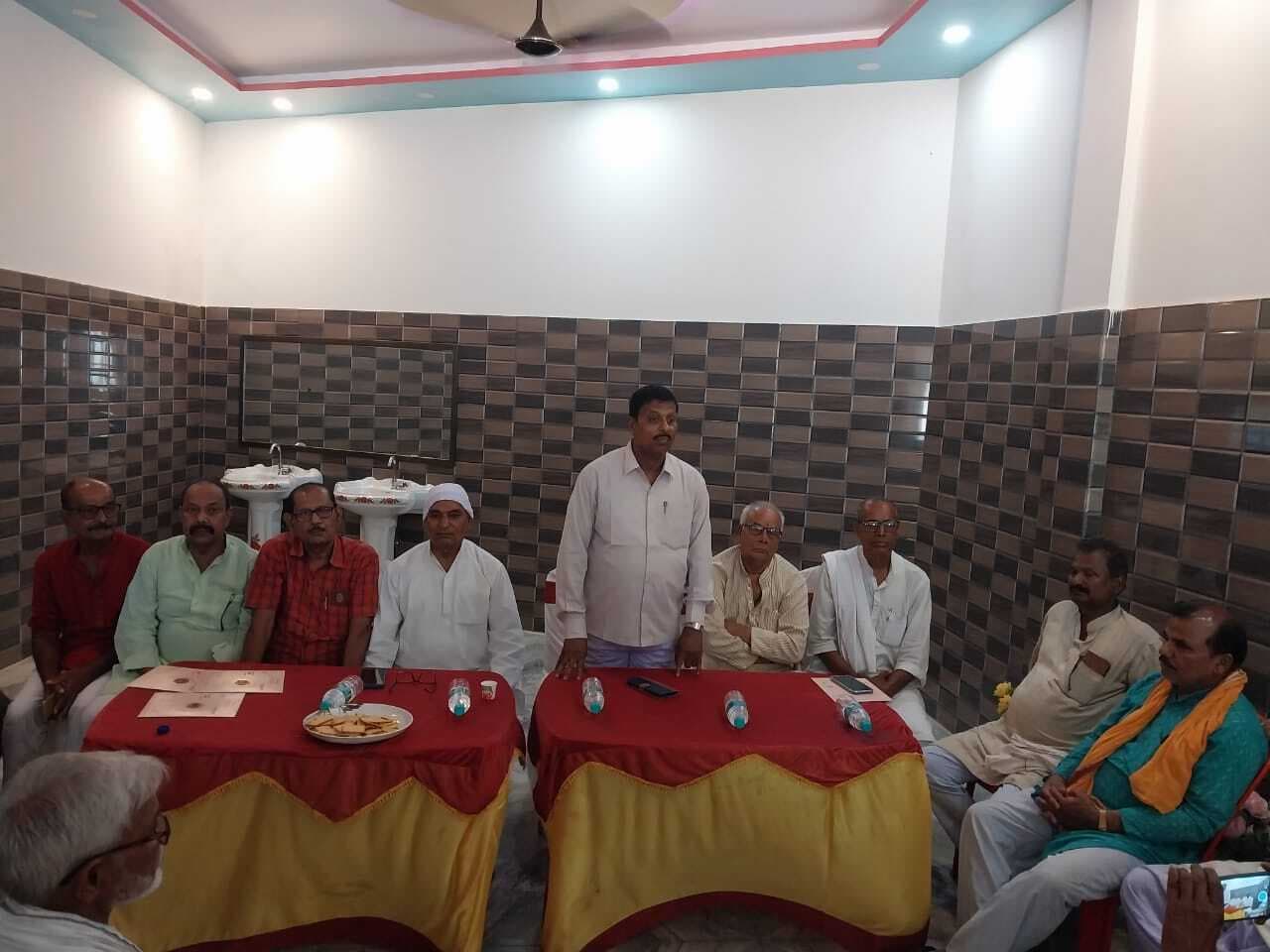 जिला स्तरीय बैठक में डीलरों को 30 हजार मानदेय देने की मांग