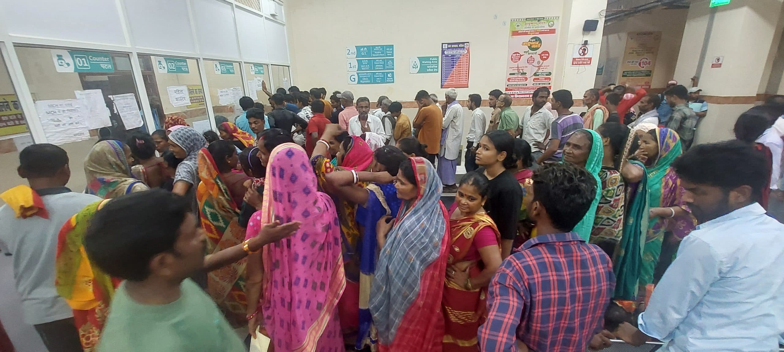 तेज धूप व गर्मी से बीमार पड़ रहे लोग, सदर अस्पताल के ओपीडी में एका-एक बढ़ी मरीजों की भीड़