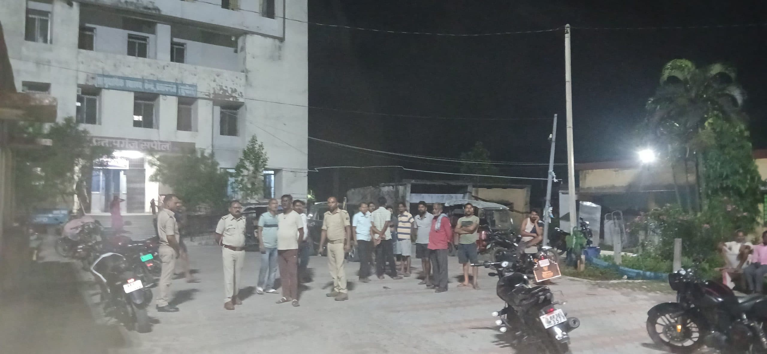 सड़क हादसे में पिता की मौत, पुत्र घायल