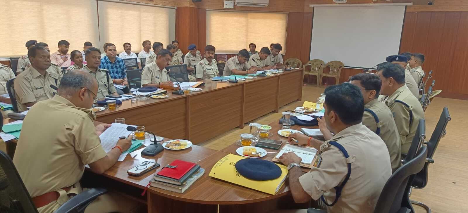 थानेदार 15 दिनों में लंबित मामले का करें निबटारा : एसपी