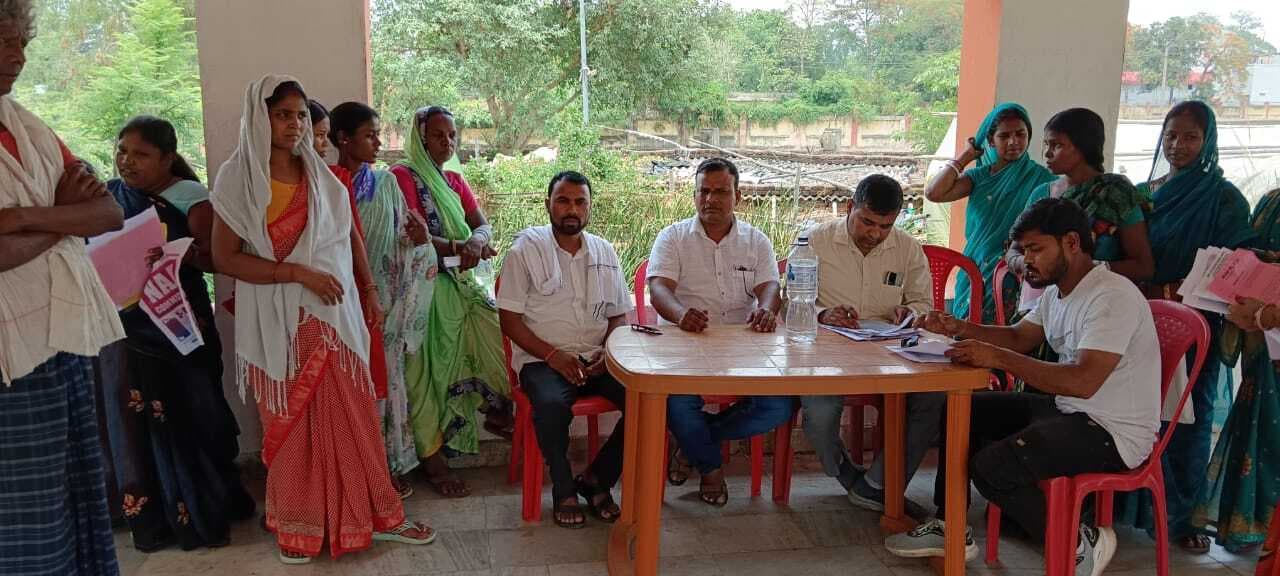 बिजली विभाग ने लगाया कैंप, सांसद प्रतिनिधि रहे मौजूद