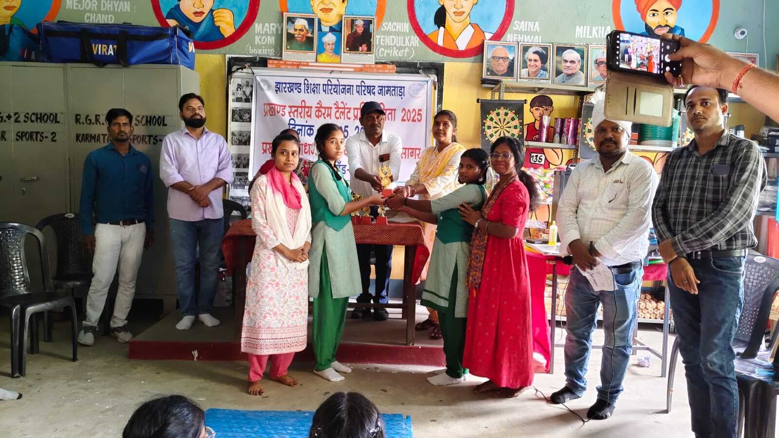 कैरम प्रतियोगिता में दीपक, प्रिंस व बादल बने विजेता