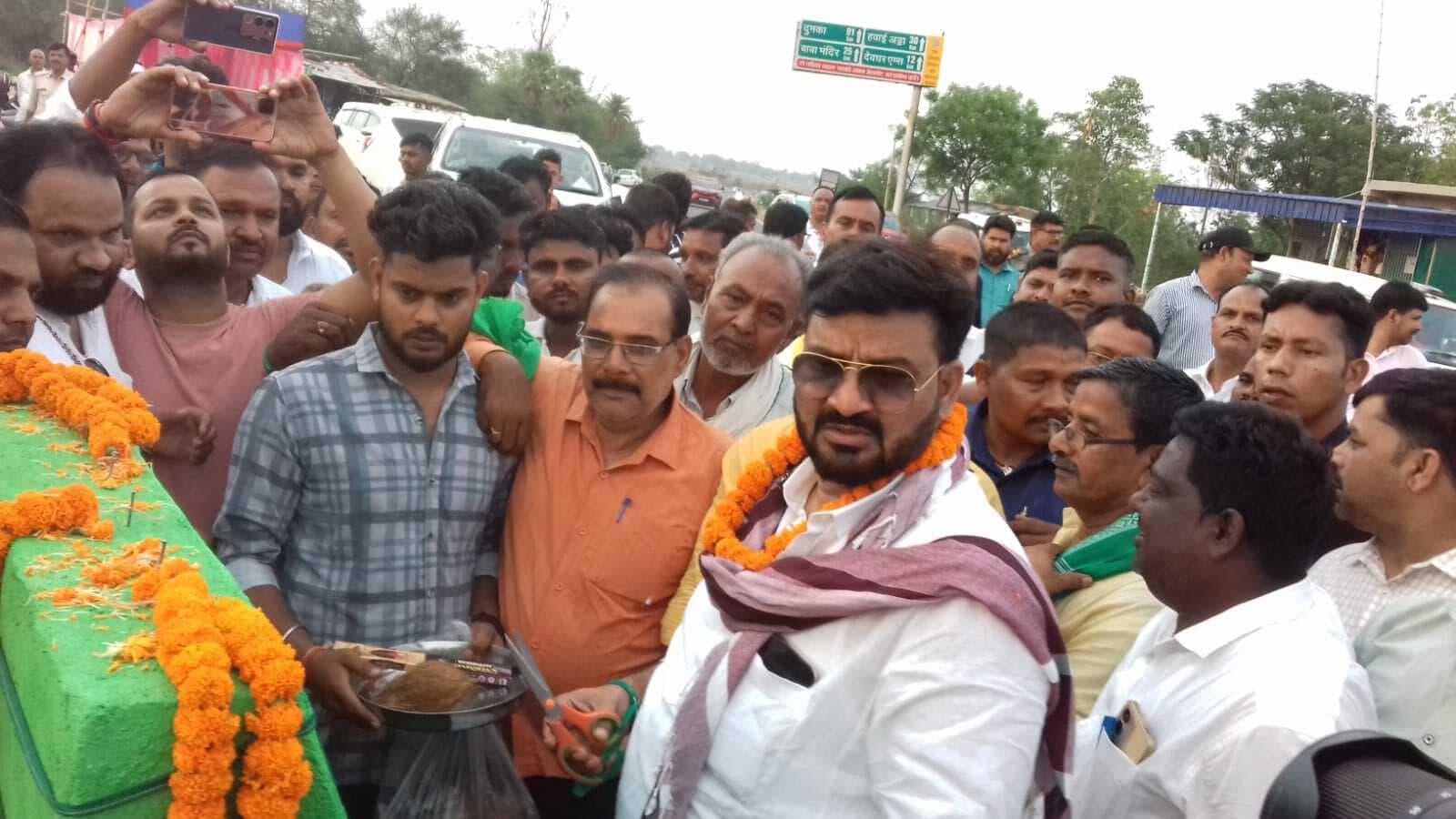 7. 63 करोड़ की लागत से बनने वाली सड़क की रखी आधारशिला