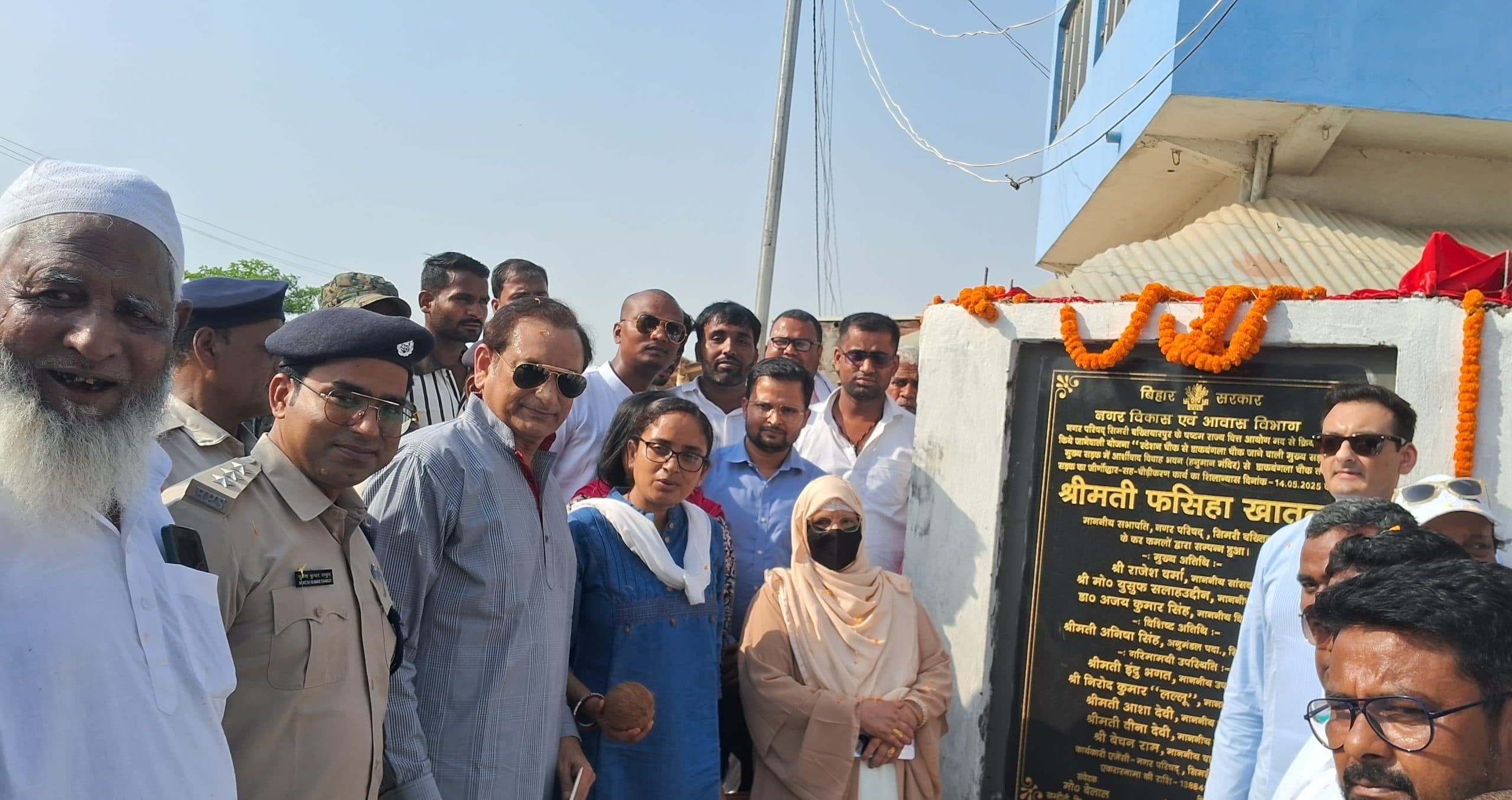 बहुप्रतीक्षित सड़क का नगर अध्यक्ष ने शिलापट्ट अनावरण कर किया शिलान्यास