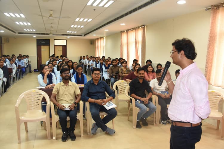 मत्सियकी महाविद्यालय अर्राबाड़ी में आयोजित व्याख्यान में विशेषज्ञों ने साझा की अद्यतन जानकारी