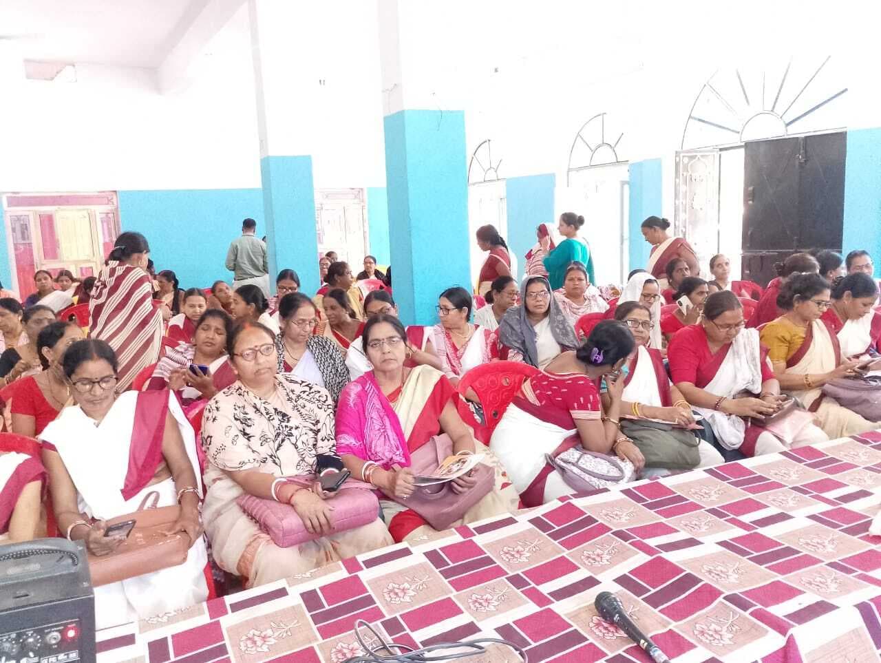 पोषण भी पढ़ाई भी कार्यक्रम के बारे में सेविकाओं को दिया गया प्रशिक्षण