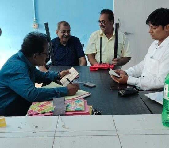 डीएम के निर्देश पर किया जा रहा शस्त्रों का भौतिक सत्यापन