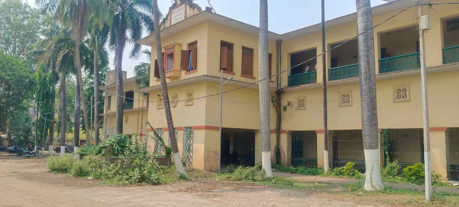 साहिबगंज कॉलेज में 55 के स्थान पर पढ़ा रहे हैं सिर्फ 23 प्रोफेसर