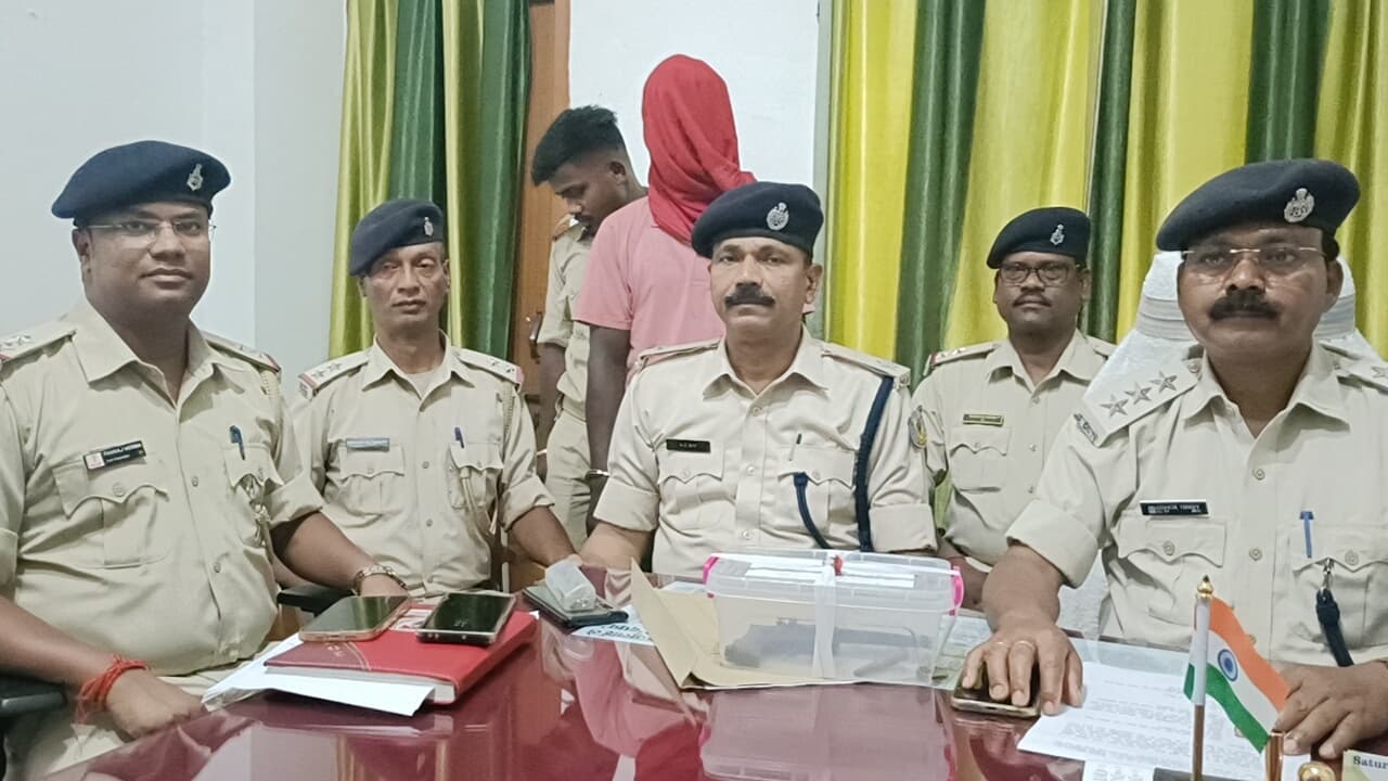 राहगीरों को लूटने का प्लान बना रहे युवक को हथियार के साथ दबोचा